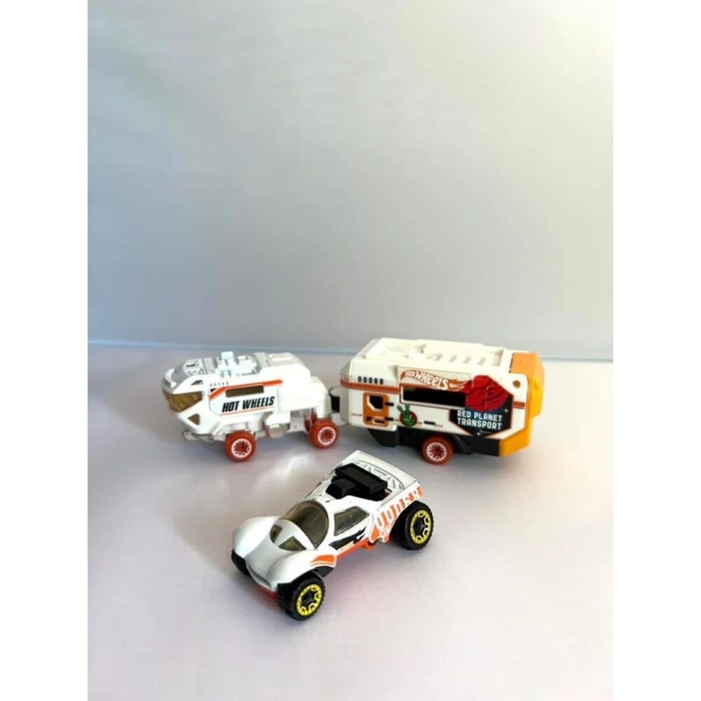 Hot Wheels Red Planet Transport 3 Piece Set